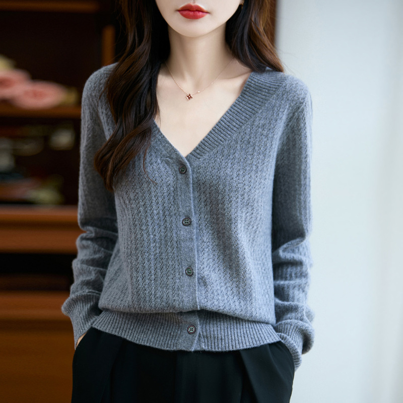个性V领秋冬羊毛开衫女2025设计感针织气质百搭纯羊毛外套|undefined
