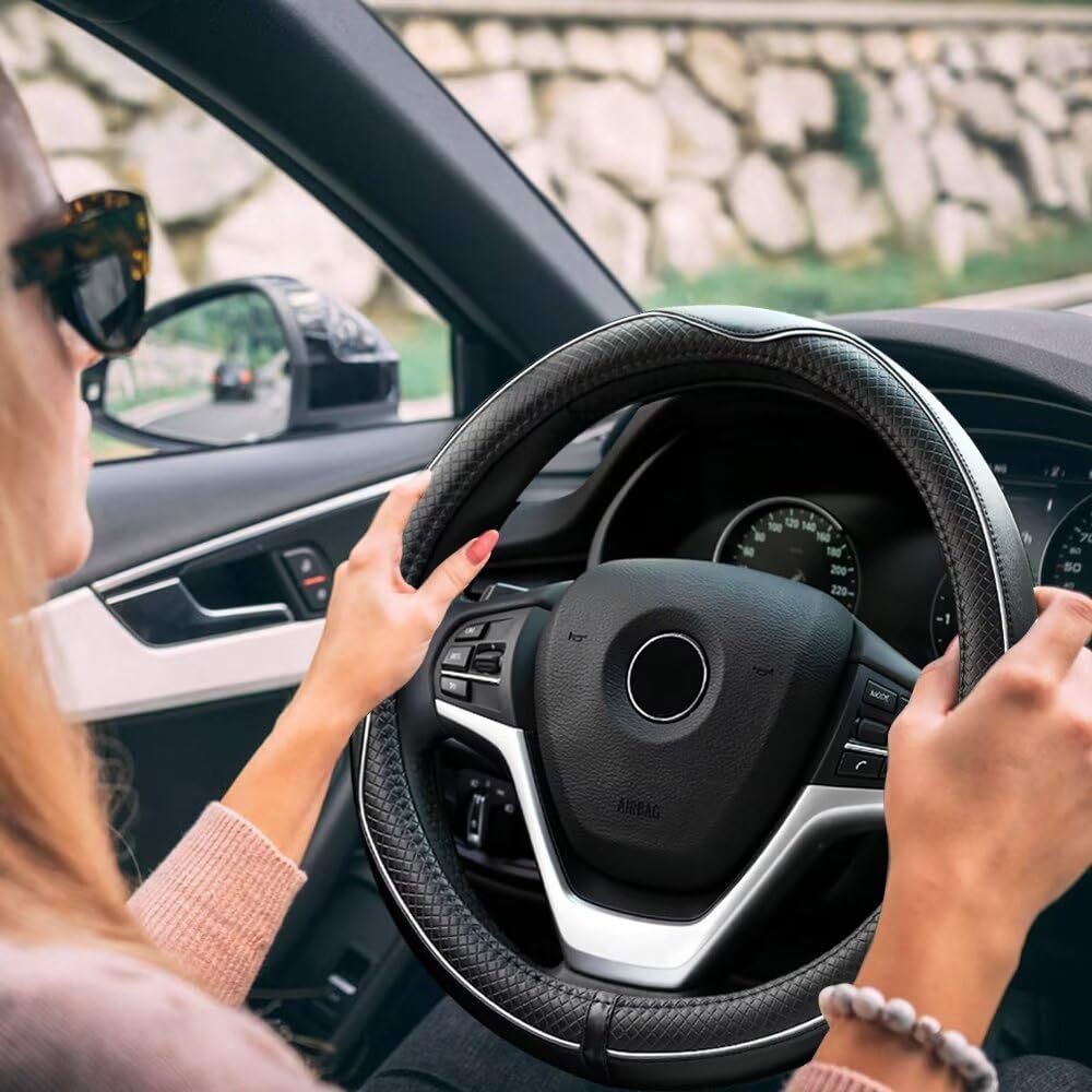 New Cross-Border Foreign Trade Car Steering Wheel Cover, Fashionable Diamond-Shaped Three-Dimensional Embossed Leather Car Handle Cover, Suitable for All Seasons
