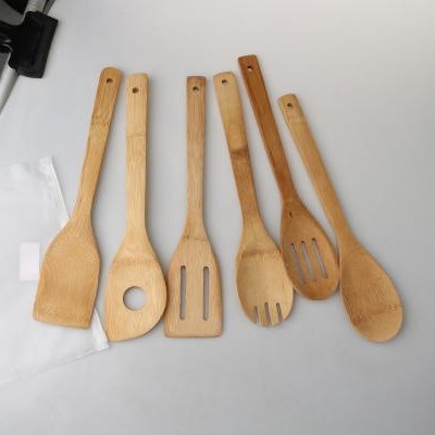 Espátula de cocina de bambú patrón de talla creativa pala espátula de cocina fabricante de seis piezas en stock