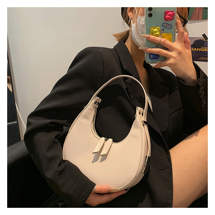 Women's Medium All Seasons Pu Leather Solid Color Fashion Round Zipper Underarm Bag display picture 3