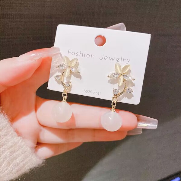 Fashionable sophisticated earrings
