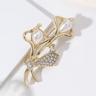 Fashionable brooch pearl, elegant accessory, suit, pin, 2024 years, flowered