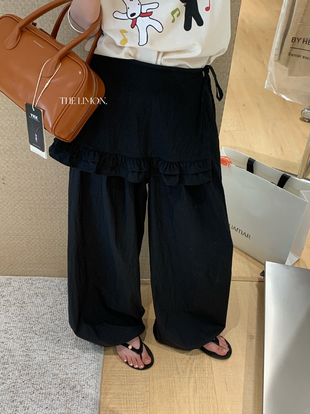 Quần culottes nữ ống rộng cạp cao, phối viền ren xếp tầng, dáng suông rộng, thanh lịch và thoải mái — màu đen, Xanh da trờicolor, màu trắng, Đá vôi chi tiết 12