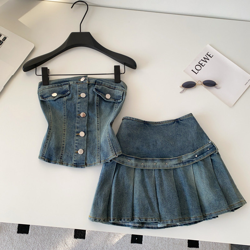 Western Retro Cowboy Style Tube Top Vest and Pleated Skirt Two-Piece Set for Women, Summer Slim Fit, Age-Reducing and Slimming Outfit Western Retro Cowboy Style Tube Top Vest and Pleated Skirt Two-Piece Set for Women, Summer Slim Fit, Age-Reducing and Slimming Outfit