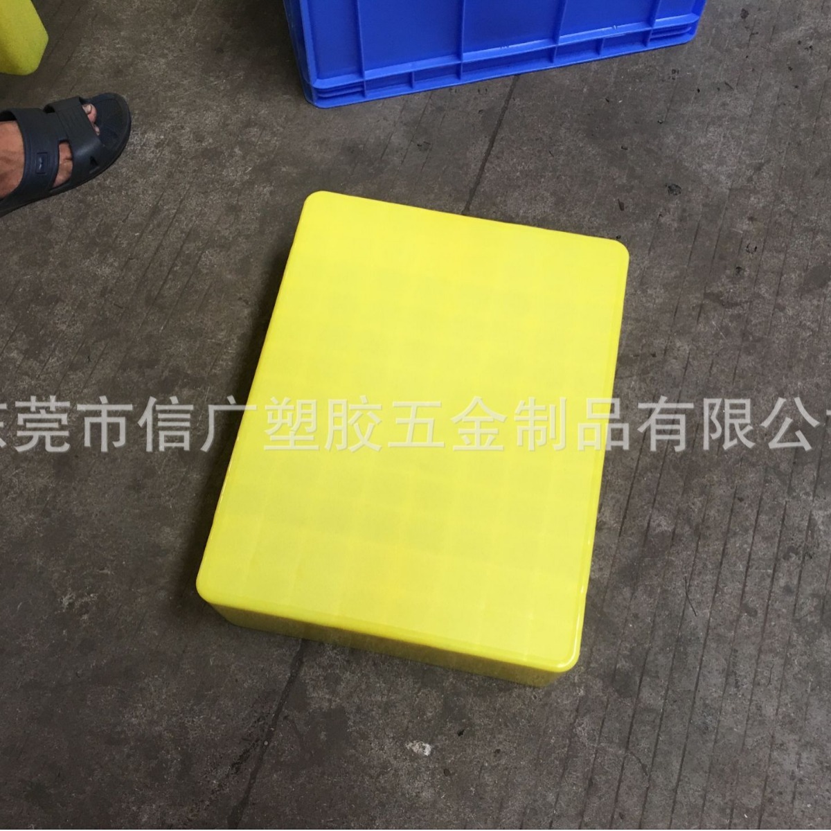 现货黄色红色瓷砖胶塑料托盘 450*350*140水泥地堆瓷砖胶托盘地垫