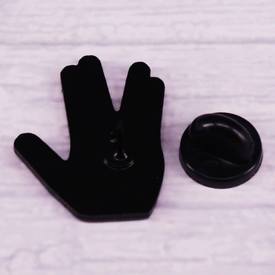 Yaxa sancaqları Hand Salute Brooch Clothing