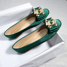 2024新款珍珠扣法式软底鞋女平底性感尖头绿色仙气名媛大码结婚鞋
