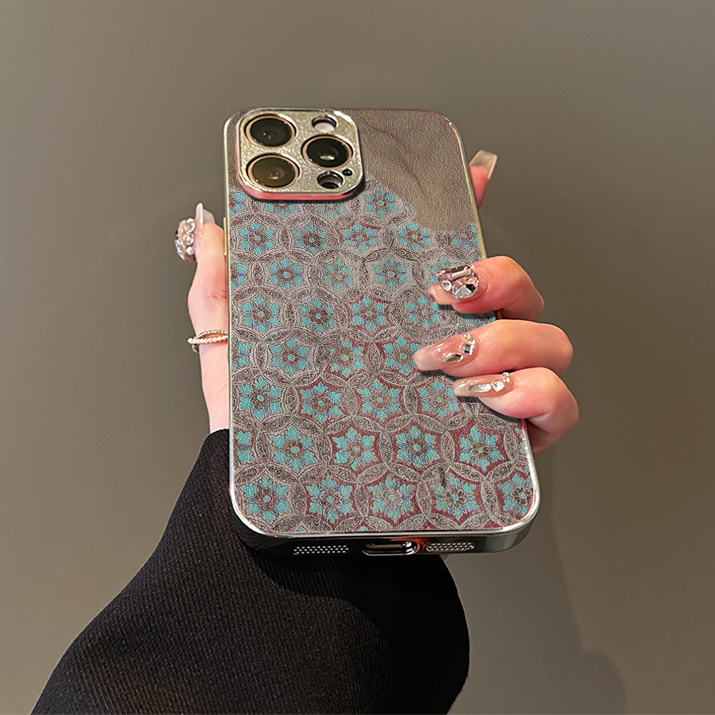 Patrón retro para Apple 16 Promax temperamento estético de moda femenina caso de teléfono iPhone 15 chapado