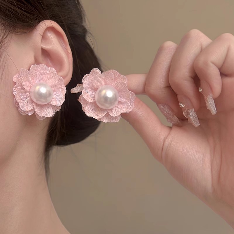 Coral pink pearl flower stud earrings