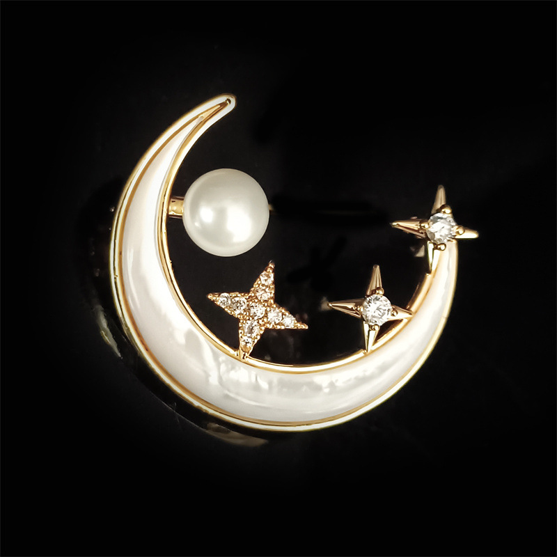 Simple Style Moon Copper Women's Brooches display picture 17