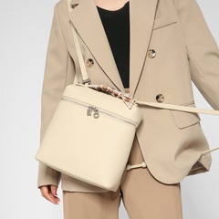 軟皮雙肩包2024新款高級感大容量書包手提飯盒包荔枝紋單肩凱莉包