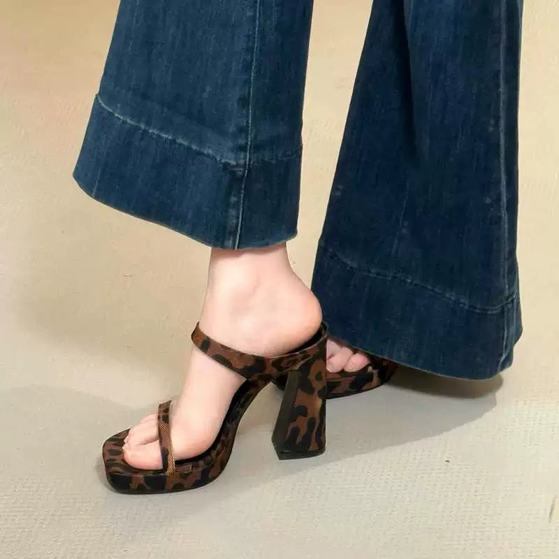 Мягкая кожаная версия ~ Сексуальные женские туфли на высоком каблуке с леопардовым принтом, водонепроницаемая платформа, толстый каблук, сандалии, модные туфли с открытой спиной.