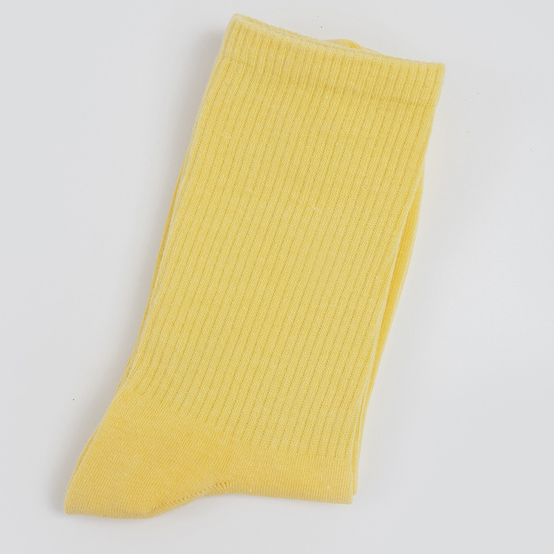 Calcetines de mujer para primavera y otoño, calcetines de algodón de color liso, versátiles y a la moda, calcetines holgados, calcetines de longitud media, calcetines deportivos que absorben el sudor, venta al por mayor.
