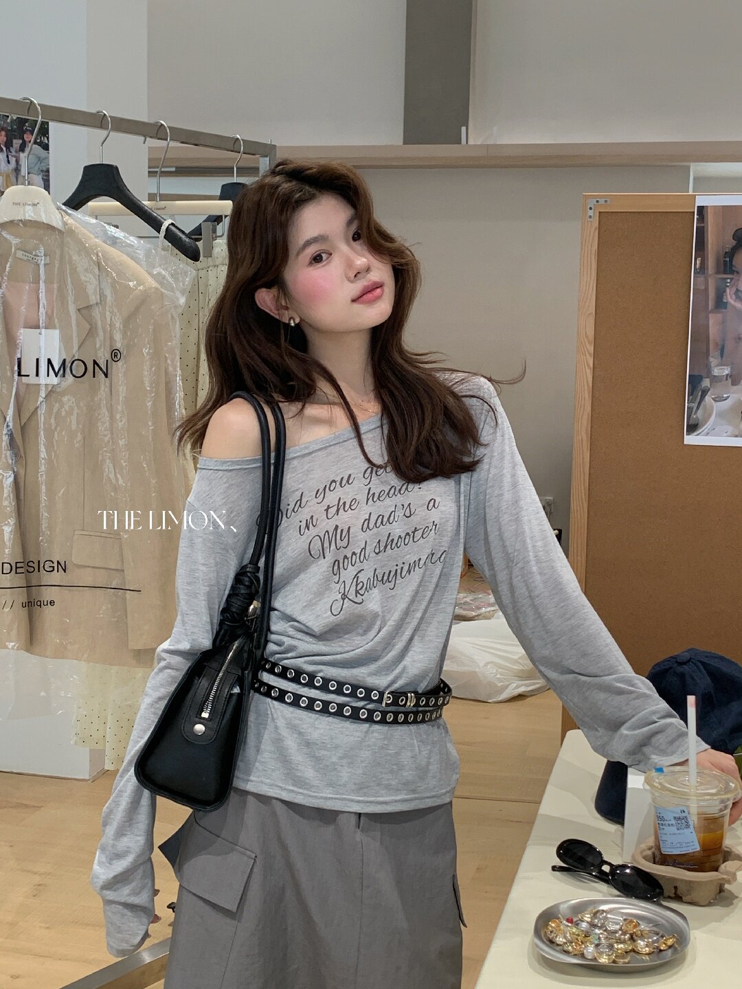 Áo thun nữ tay dài cổ tròn in chữ, phong cách Hàn Quốc, chất liệu cotton thoáng mát — màu đen, màu trắng, màu xám, màu vàng chi tiết 16