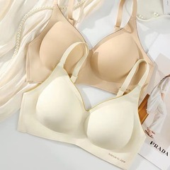 雲の跡のない下着の女性の薄いタイプの小さい胸は1枚の裸感の固定杯を集めて垂れ下がることを防ぎます。