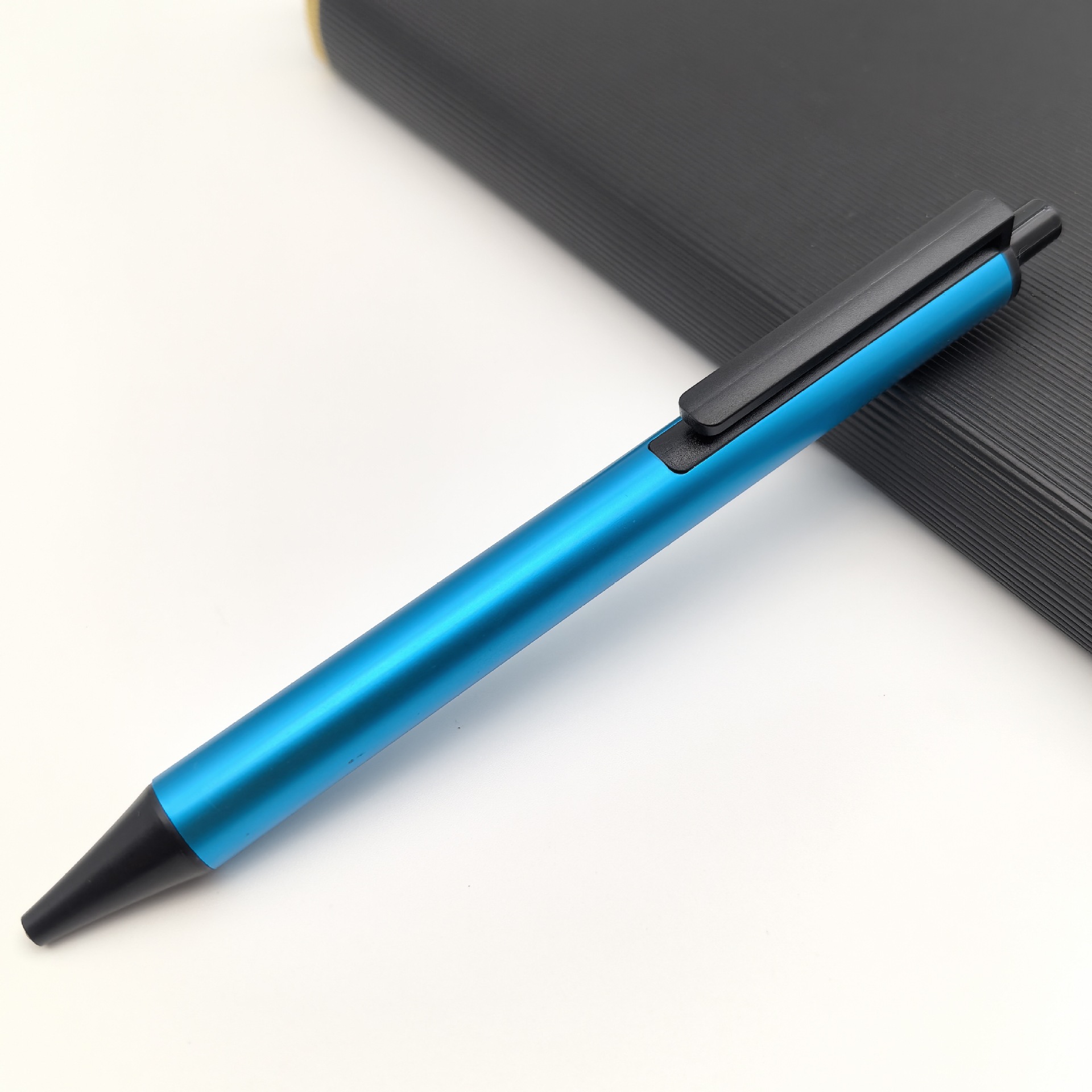 Bolígrafo de metal personalizado barra de aluminio colorido bolígrafo comercial puede ser logotipo láser publicidad publicitaria bolígrafo regalo al por mayor