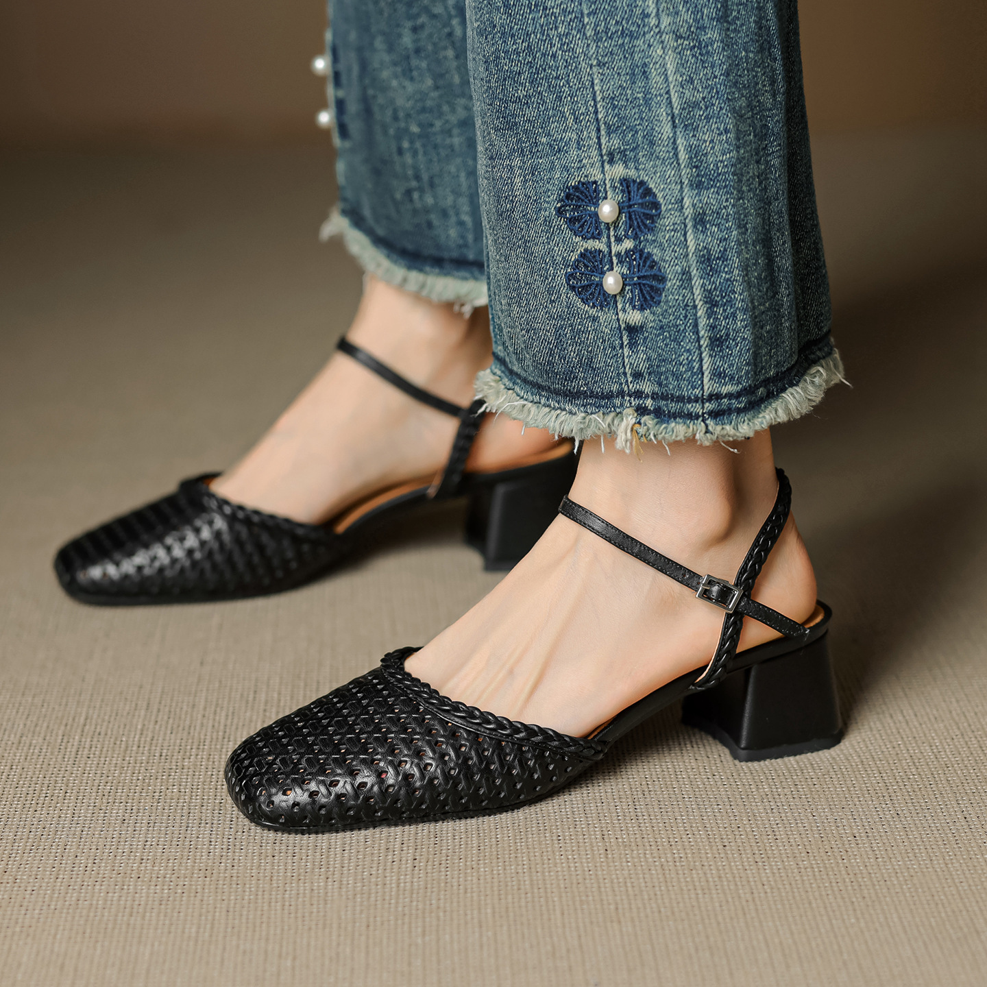 Giày sandal cao gót nữ quai ngang mũi tròn da bò, gót 5 cm — đen
