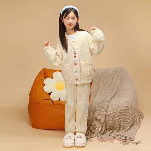 Soft and Fluffy Girls' Winter New Coral Fleece Thick Parent-Child Cardigan, Wearable Outside Mother and Daughter Homecoming Set