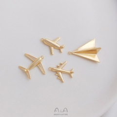 色保持 14 K ゴールドフィルド立体飛行機ペンダント紙飛行機ペンダント手作り diy ブレスレットネックレスジュエリーファッションペンダント