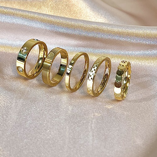Collection of golden rings, exquisite niche designs, light luxury, cold and high-end plain rings, irregular minimalist rings