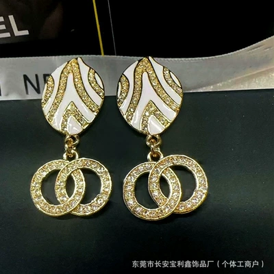 white enamel, rhinestones, three-dimensional petal – Yaxa sancaqları - gold-colored-oil-drop-earrings-in-stock-high-quality