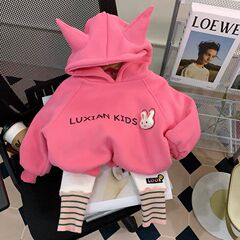 女の子の帽子とベルベットの秋冬服の新しい女性の赤ちゃんの洋気保温上着の一枚のガーディアンのベルベットが厚くなった