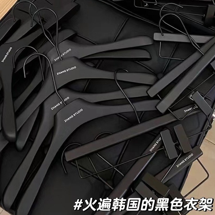 インターネットセレブ衣料品店ハンガー黒婦人服特別な無垢材衣類サポート滑り止めズボンラックズボンクリップシームレス木製衣類ハンガー|undefined