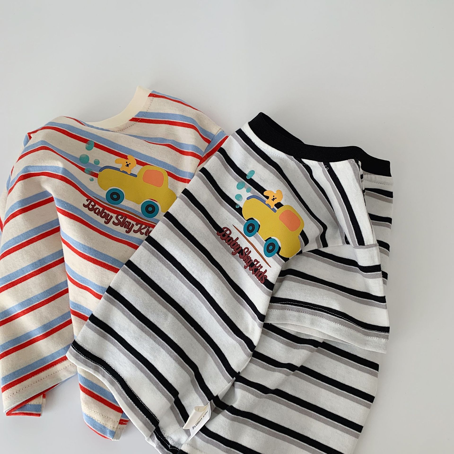 Camiseta para niños Maibao 2025 verano nuevo estilo coreano para niños y niñas vestido de verano a rayas fino de manga corta para niños al por mayor