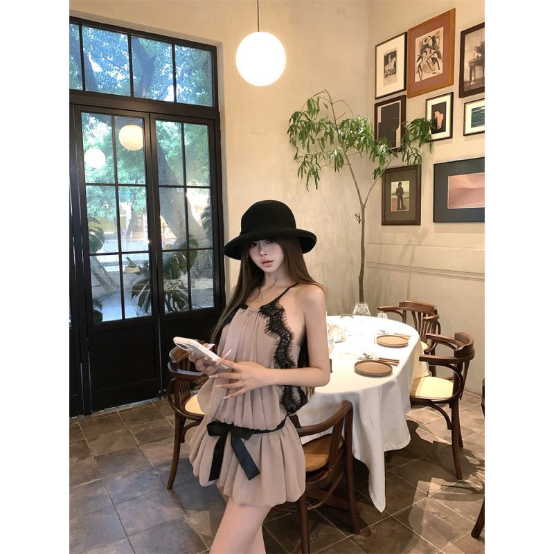 昕可达【冷都女】浪漫气质系带挂脖蕾丝拼接收腰花苞短裙连衣裙|undefined