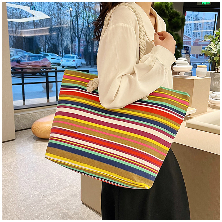 Women's Medium Canvas Geometric Stripe Streetwear Sewing Thread Square Zipper Tote Bag display picture 15