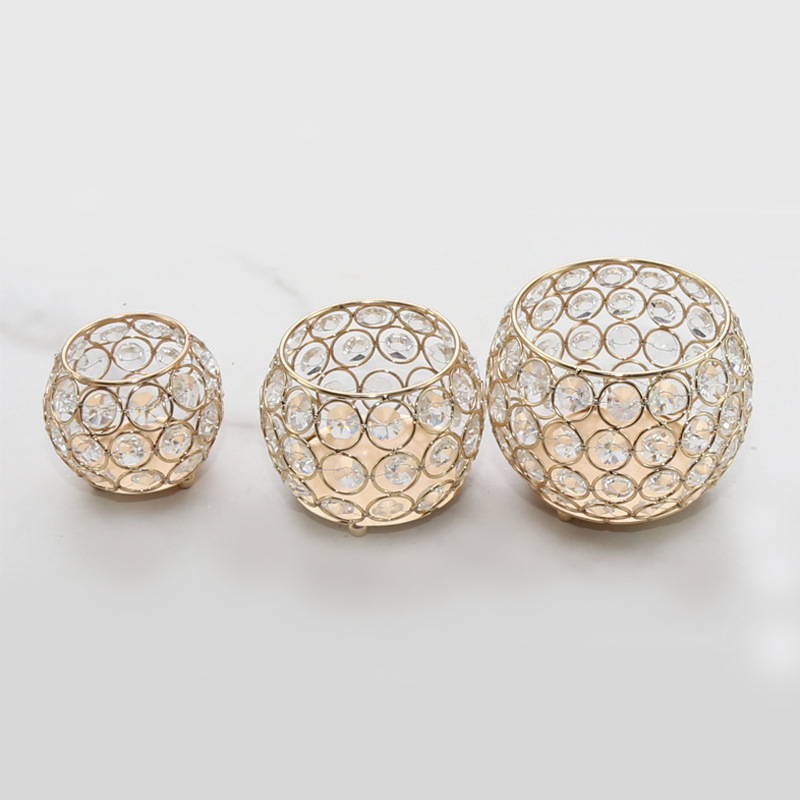 Ins abierto retro pequeño candelabro estilo europeo antiguo a la luz de las velas mesa de comedor en casa decoración del dormitorio accesorios de la foto