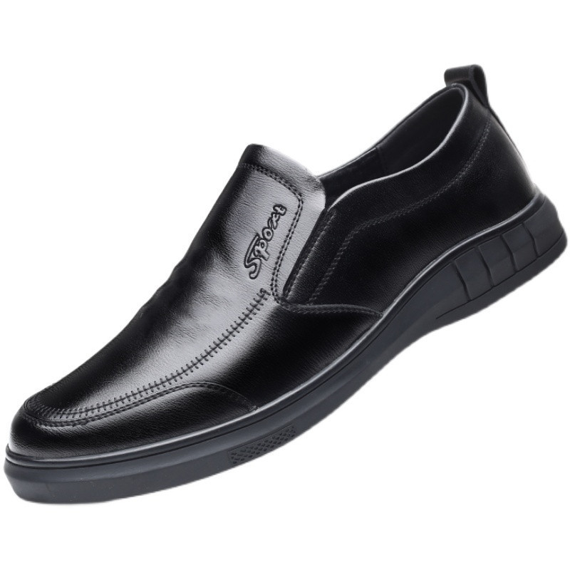 Nuevos zapatos de cuero para hombres, zapatos casuales negros, zapatos de suela suave, zapatos de conducción antideslizantes, cómodos y versátiles.