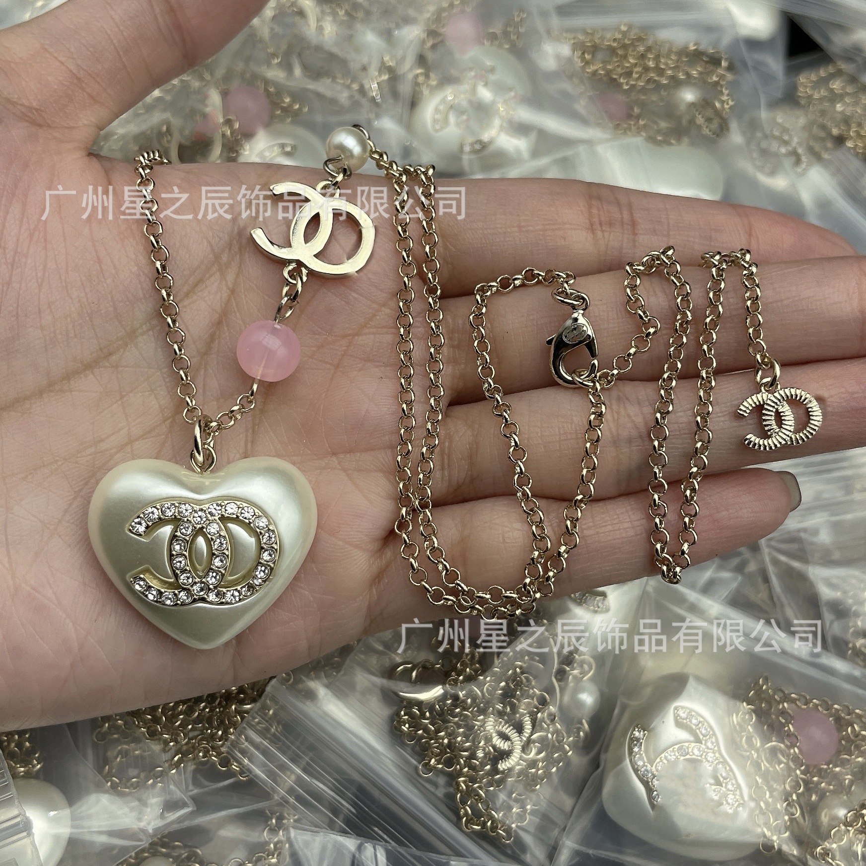 Real Shot of Xiangjia Double C Pink Bead White Peach Heart Necklace Female Fragrance Grandma Heart Clavicle Chain Female Factory Wholesale