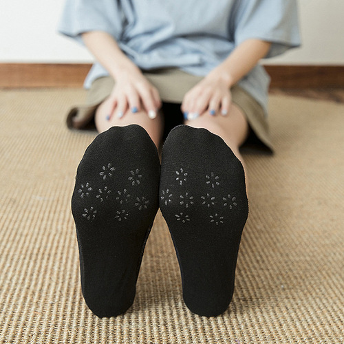 Lace boat socks for women summer thin peacock edge invisible women's socks silicone anti-cotton bottom shallow mouth Japanese socks for women wholesale
