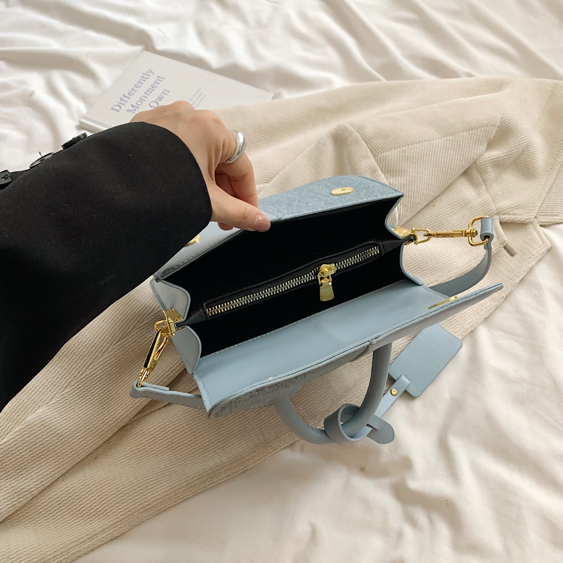 Maillard Splicing Handbag for Women 2024 New Style, with Unique Texture and a Stylish Crossbody Bag Design_voghion.com