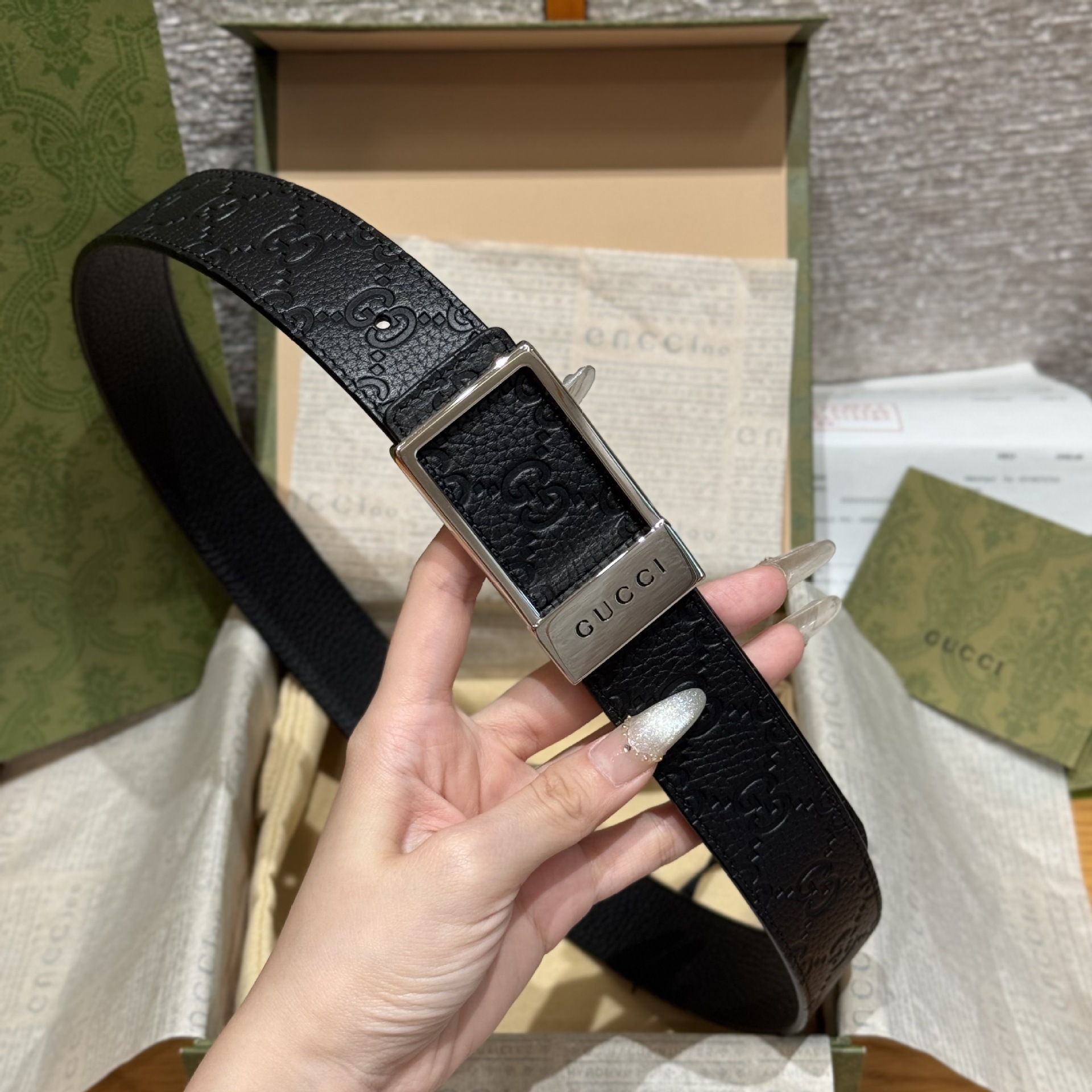 Men's Belt Made of First-Layer Cowhide with Automatic Buckle