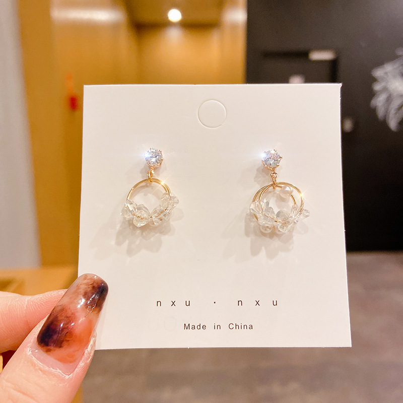 Pendientes de perlas, pendientes de estilo caliente, lujo ligero, pendientes simples de celebridades de Internet, accesorios de Yiwu, venta al por mayor