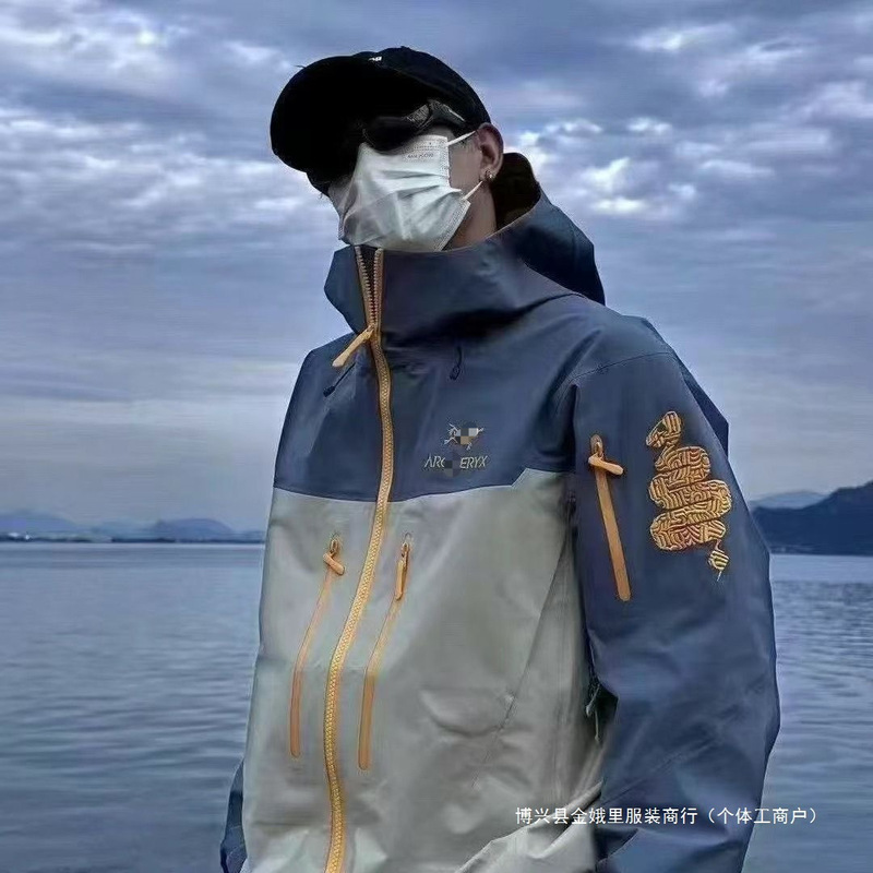25始某鸟蛇年限定黄金刺绣三门鸟全缝压胶溢胶硬壳连帽情侣冲锋衣|undefined