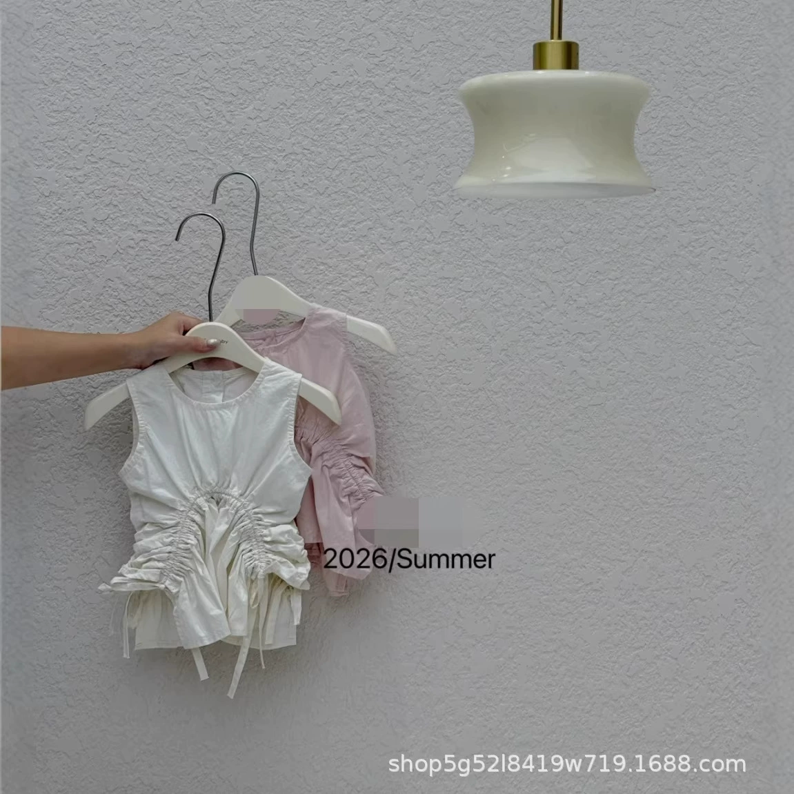 Милые детские рубашки 90-130 размеров 2026 стиль лета корейский стиль drawstring кукольная рубашка для маленьких и средних детей YY8230