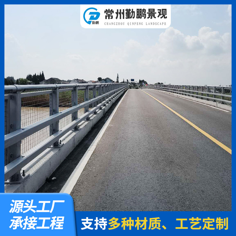 厂家供应高速公路防撞喷塑护栏防撞隔离栏防护栏厂家