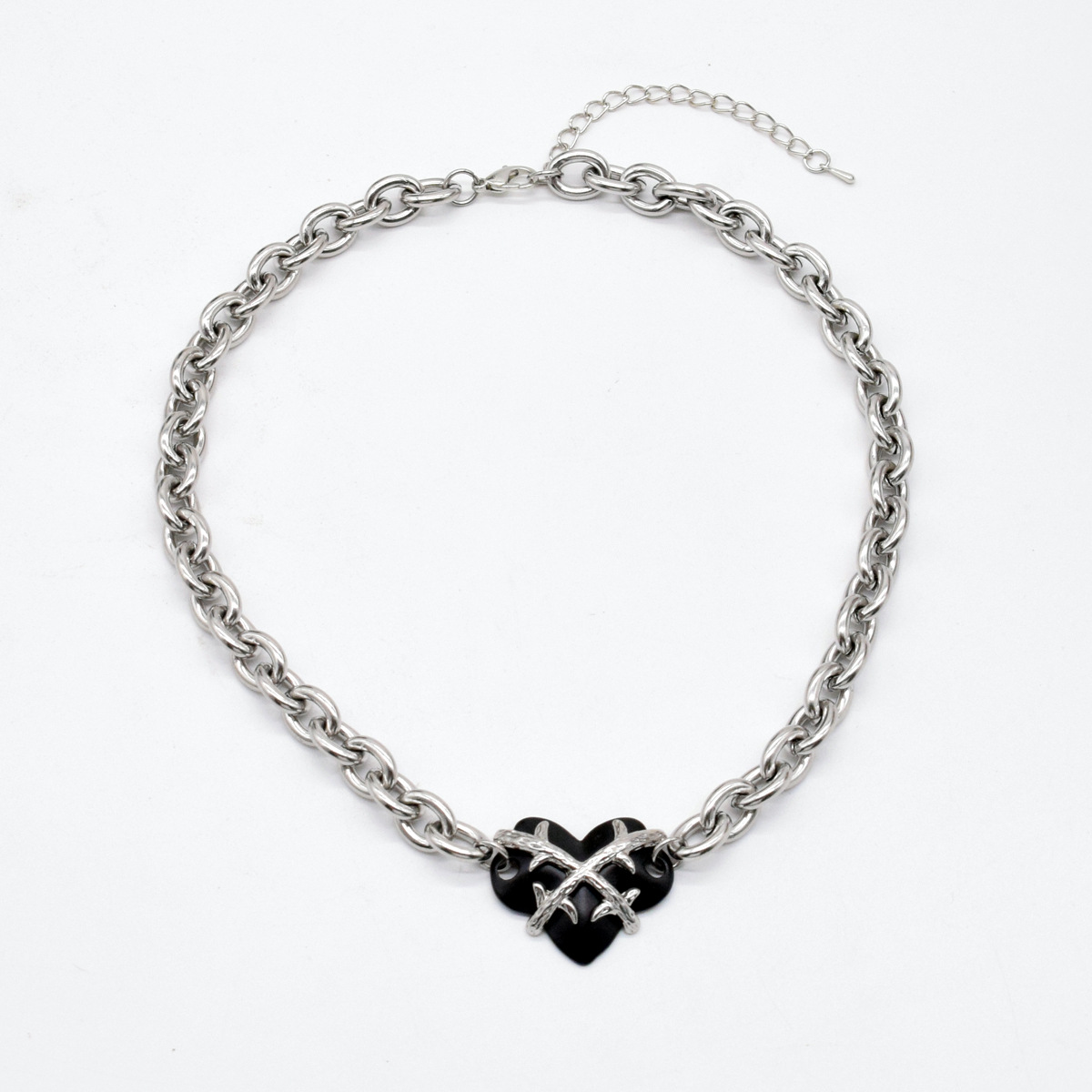 Wholesale Jewelry Thorns Black Heart-shaped Pendant Necklace Nihaojewelry display picture 4