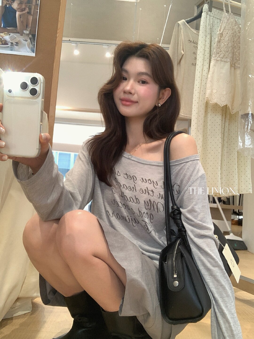 Áo thun nữ tay dài cổ tròn in chữ, phong cách Hàn Quốc, chất liệu cotton thoáng mát — màu đen, màu trắng, màu xám, màu vàng chi tiết 55