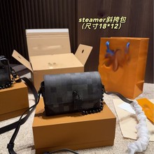 2025新款男士斜挎包链条包印花小方包单肩包翻盖包欧美经典信使包