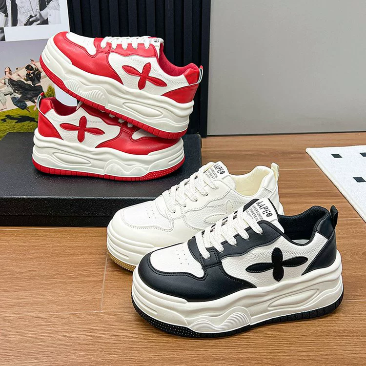 Толстая подошва увеличила женскую обувь маленькая белая обувь 2024 новая повседневная обувь дикая корейская спортивная повседневная обувь прилив оптом