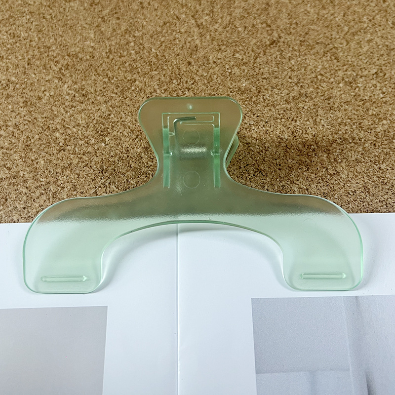 반투명 녹색
