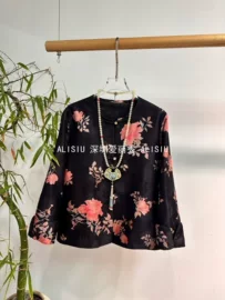 女式马甲;女式衬衫;上衣