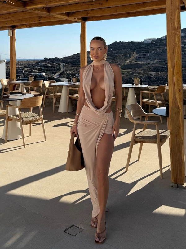 跨境欧美女装2025秋季新品时尚辣妹深V挂脖褶皱露背开叉连衣裙|undefined