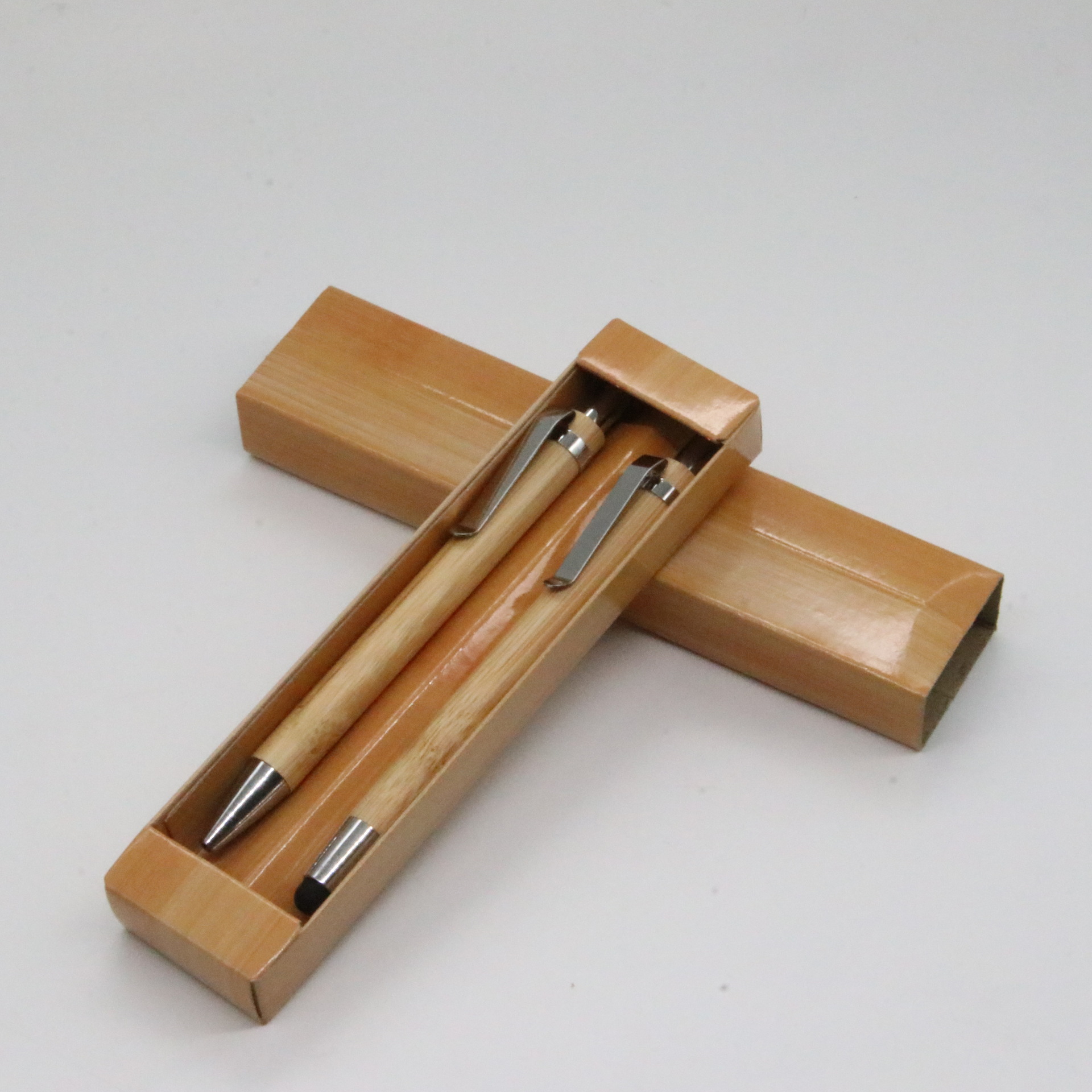 Bambú bolígrafo cartón traje prensa táctil pluma regalo en stock papelería Amazon Venta caliente