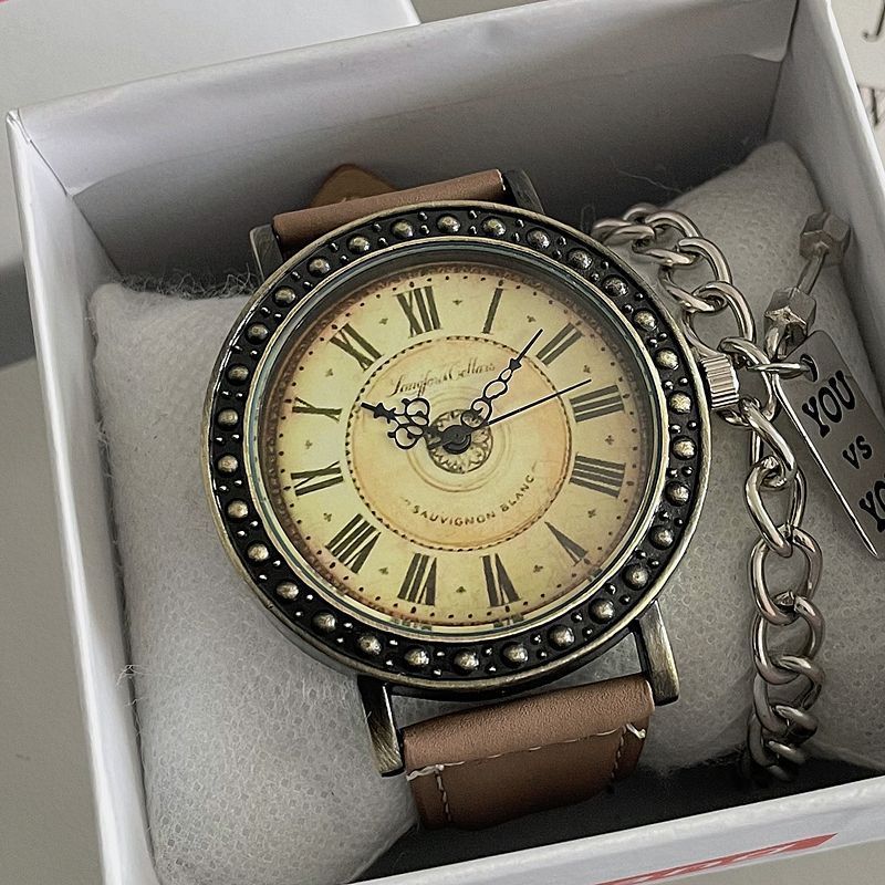 European and American British Style Watches for Men and Women, Niche Simple and High-End Retro High School Students Roman Numeral Quartz Watch
