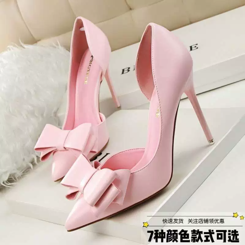 Корейские модные и милые туфли на высоком каблуке с бантом, шпильки, неглубокий вырез, заостренный носок, боковые вырезы, разноцветные.